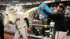 수훈선수 인터뷰 중 음료수 세례…이정후 “자주 맞고 싶다”