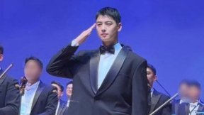 차은우, 탈세 의혹 후 모습 포착…군악대 행사서 경례