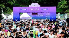 5000명 봄비 속 질주…‘하트시그널 러닝페스타’ 도심 달궜다