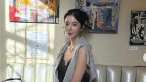 장재인, 물오른 아이돌 미모…슬리브리스로 은은한 노출