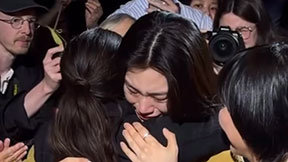 김도연, 칸 기립박수에 울컥…안도 사쿠라 품에 안겼다