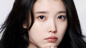 ‘아이유 모욕’ 악플러, 2심 징역형 집유…“의견표명 수준 넘어”