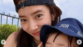 손담비, 출산 후에도 군살 없는 몸매…딸 명품 룩 입고 수영장 나들이