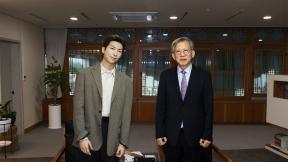 RM, 한국 문화유산 알리는 얼굴 됐다…국립중앙박물관 홍보대사