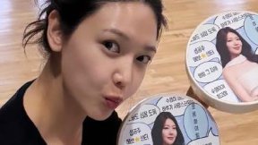 “행복만 가득”…정경호 결별 최수영, 팬 케이크 인증