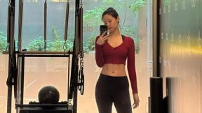 설현, 탄탄 복근에 쭉뻗은 레깅스핏…‘입간판 여신’다운 독보적 몸매