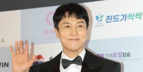 ‘SNS 논란’ 김동완, 소속사 없이 활동 “지금처럼 하는 게 잘 맞아”