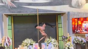 노부부 합동 장례식에 폴댄스 공연…유족이 직접 부른 이유는