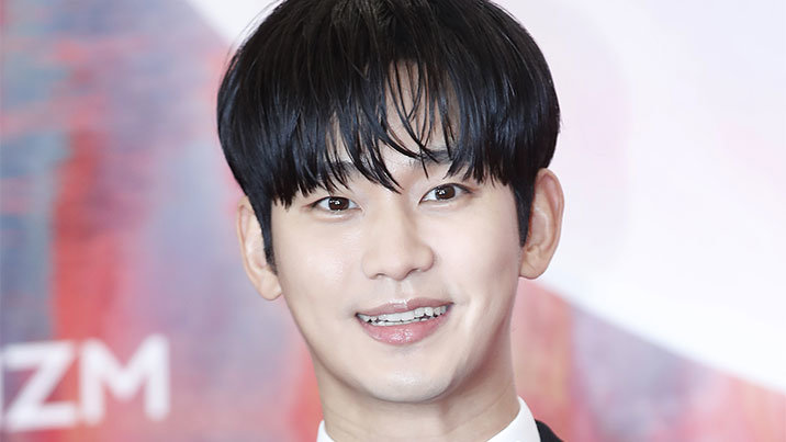 ‘광고 복귀’ 김수현, 차기작 40편 몰렸다…업계도 ‘촉각’