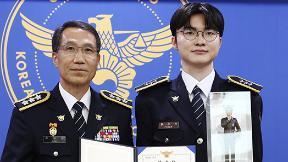 경장 계급장 단 페이커 “사이버도박 예방 명예경찰 됐어요”