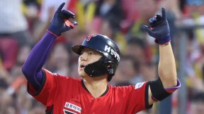 ‘코뼈 골절’ 부상 딛고… 최연소 ‘40-100-100’