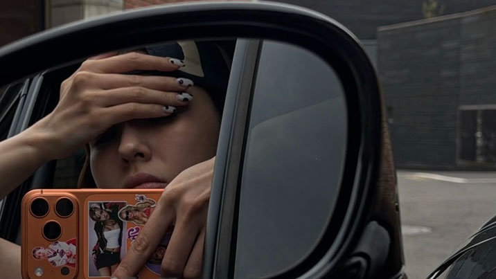 ‘영앤리치’ 전소미, 30년 된 클래식 포르쉐 탔다