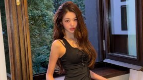 장원영, 밀착 원피스로 뽐낸 핫걸 분위기…매혹적 미모