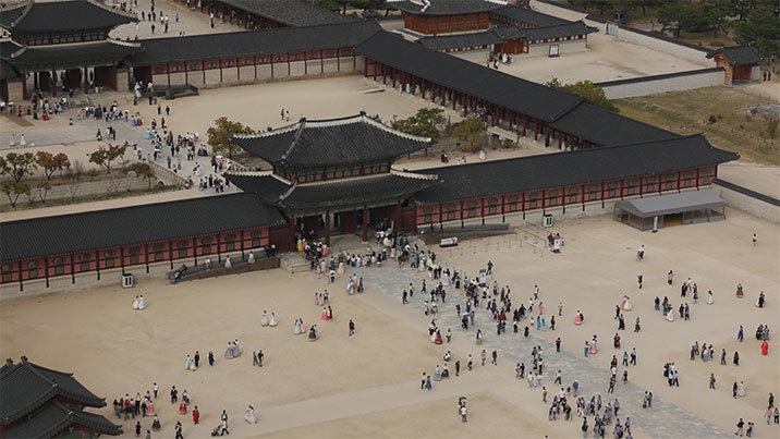 경복궁서 한푸 입고 中문화 알리기?…인플루언서 영상 논란