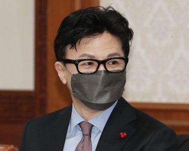 韓 “文, 대북송금 특검 당시‘DJ 관여땐 책임져야’ 말해”