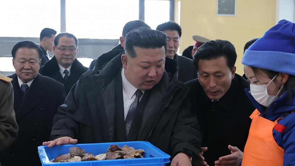 김정은, 전원회의 마치고 곧바로 경제 현장으로…‘먹사니즘’이 우선