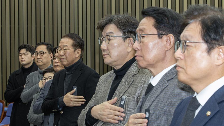 與, ‘탄핵사유 내란죄 수정’에 “양두구육 사기 탄핵” 반발