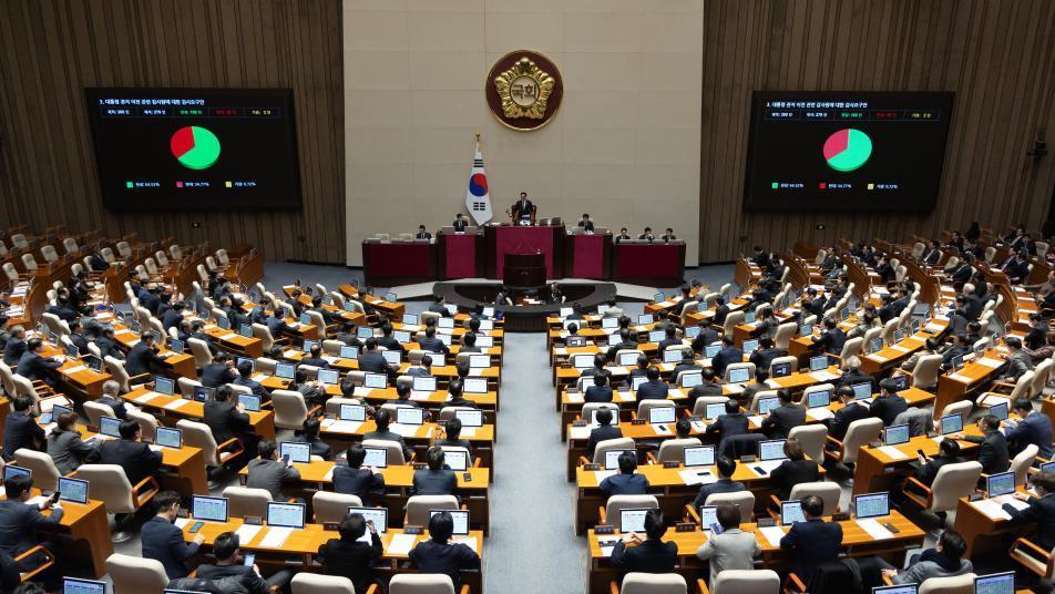 ‘외환죄 뺀 내란 특검법’… 野 주도로 수정안 처리