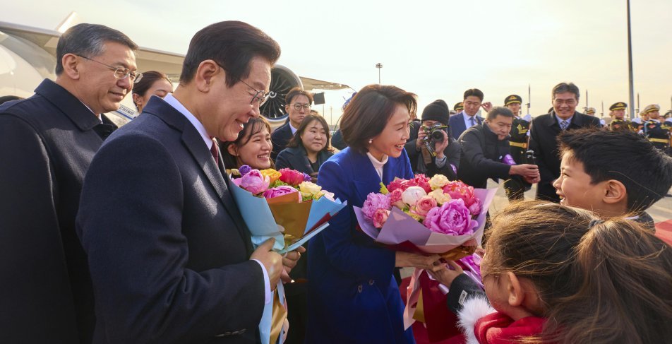 ‘차관보→장관’ 영접 격높인 中… 李 “한중관계 새로운 30년 출발”