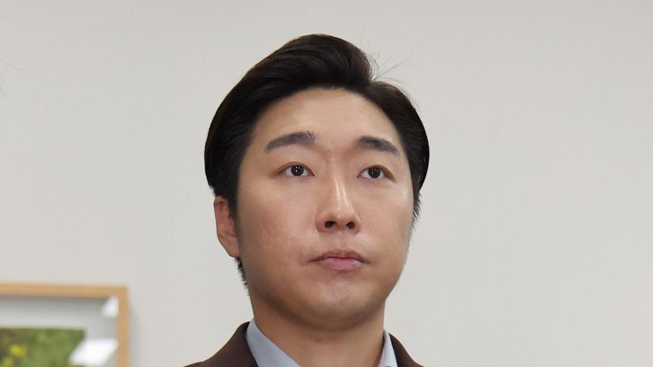 ‘백범 김구 증손’ 김용만 의원, 李대통령 방중 동행