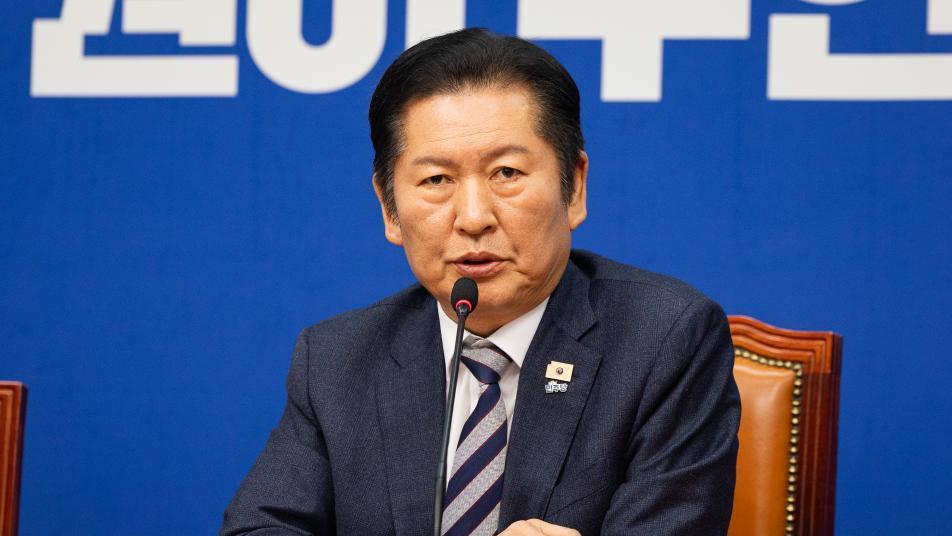 정청래, 최고위서 합당 여론조사 제안…‘캐스팅보터’ 한병도 반대