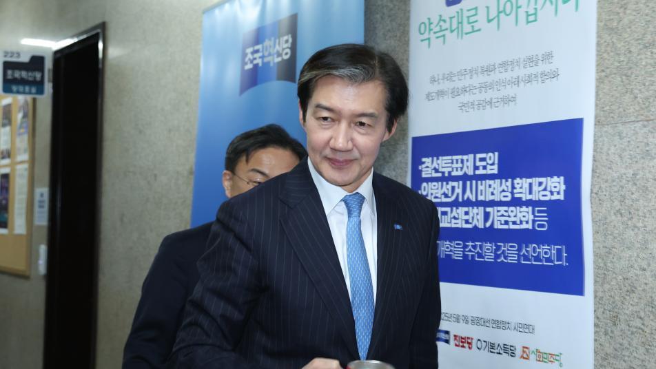 조국 “李 악마화 한 ‘문파’, 尹 지지하는 ‘뮨파’ 돼…진영 사람 소중한 줄 알아야”
