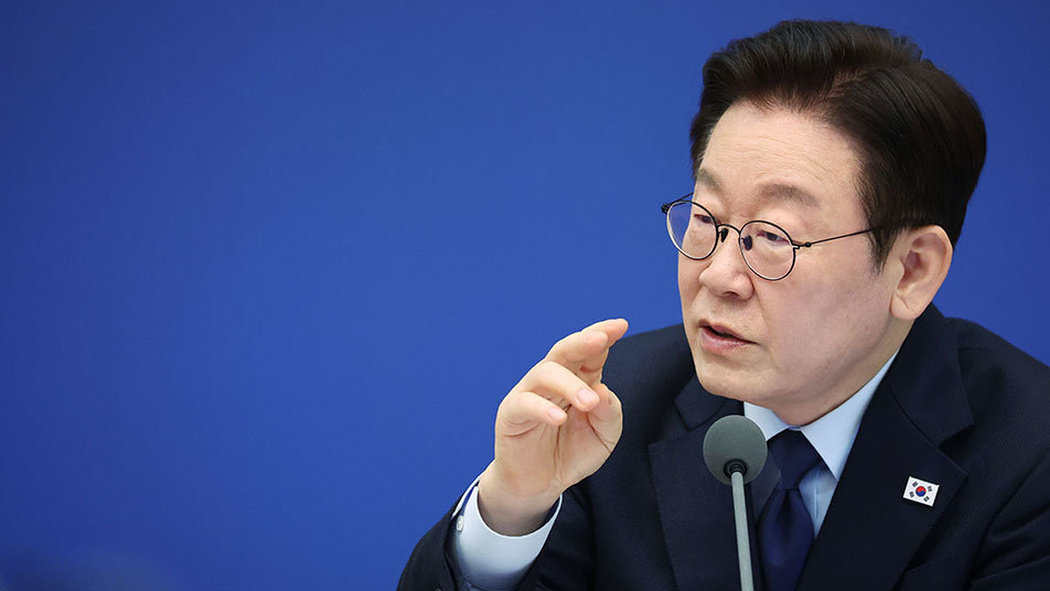 李, 자정 넘어 SNS로 檢 비판 “정영학 사례, 황당한 증거 조작”