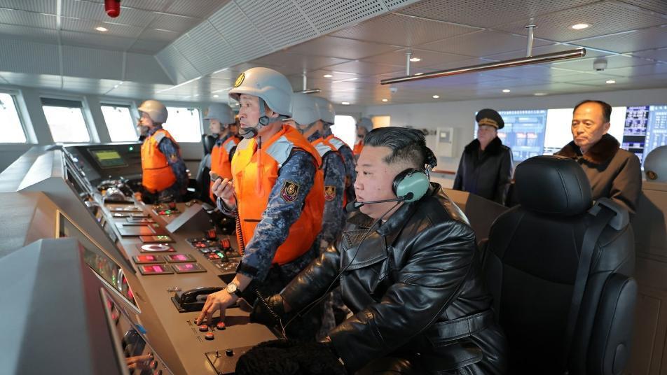 이 와중에…김정은, 핵장착 가능 순항미사일 과시