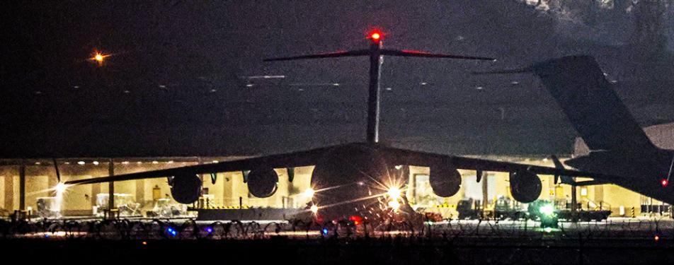 오산 떠난 美수송기 이미 대서양 건너… 미사일 재배치 시작된듯