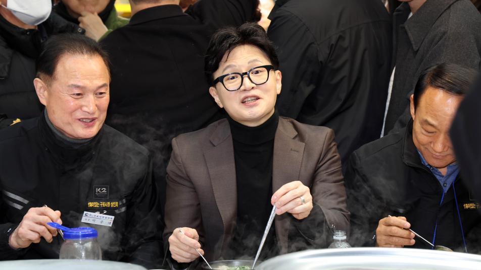 한동훈 “尹도 계엄 안했으면 코스피 6000”… 민주 “안 놀았으면 수능 만점 받았단 얘기”