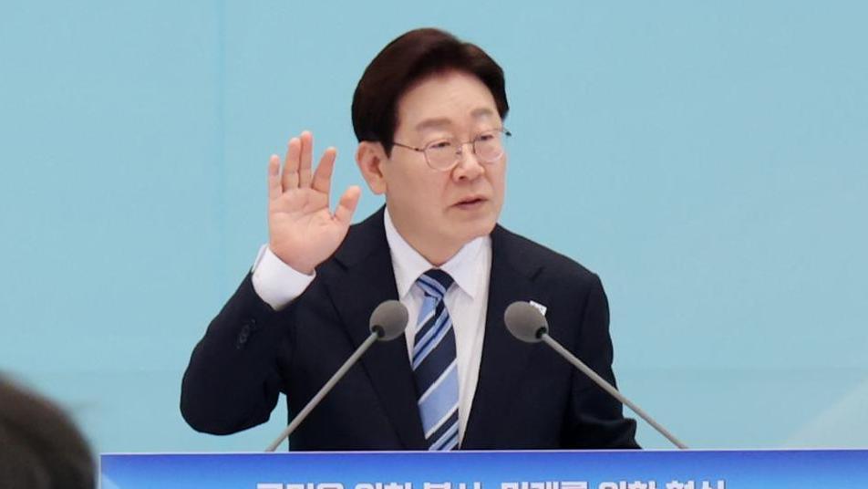 李 “필요하면 국책기관 대신 공무원 늘려야… 욕은 내가 먹겠다”