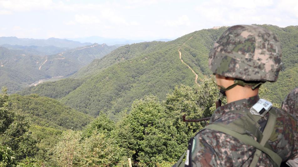 밤에 MDL 넘어온 북한군 1명 신병 확보…귀순 의사 밝혀