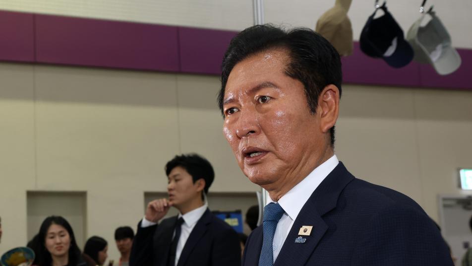 정청래 연임 도전… ‘명청대전’ 시작됐다