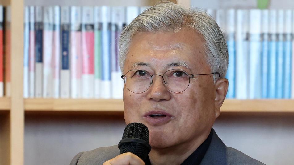 與 계파 갈등속… 李, 문재인과 내달 1일 靑 오찬