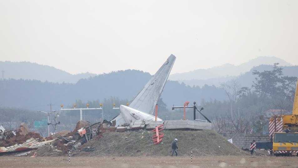 “국토부, 무안공항 콘크리트 둔덕 개선 요청 무시”
