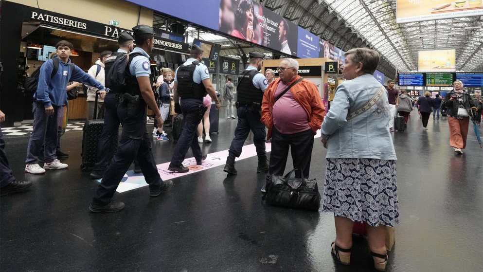 개회식 앞 고속철 선로 연쇄 방화… 파리 올림픽 테러 공포