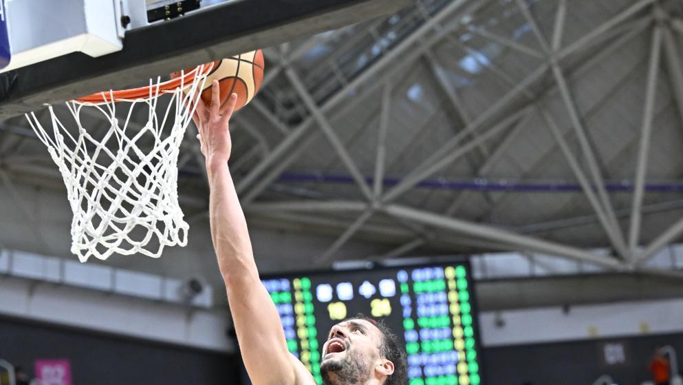 프로농구 LG, KT 82-67 제압…3연승으로 단독 선두