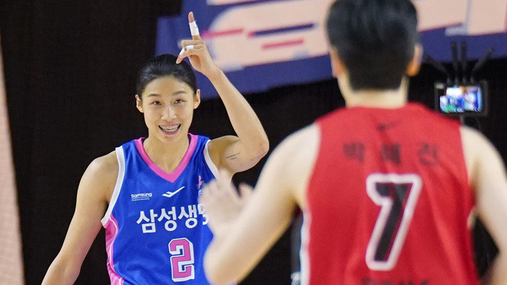 ‘이해란 31점’ 삼성생명, BNK 65-62 제압…공동 3위 도약