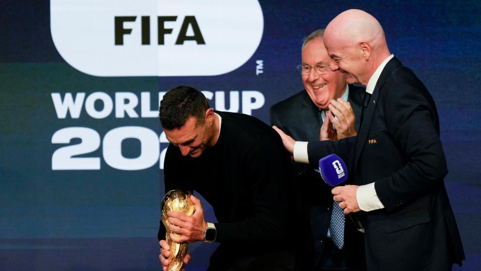 FIFA 회장, ‘월드컵 우승’ 감독 못 알아본 해프닝에 “사과드린다”