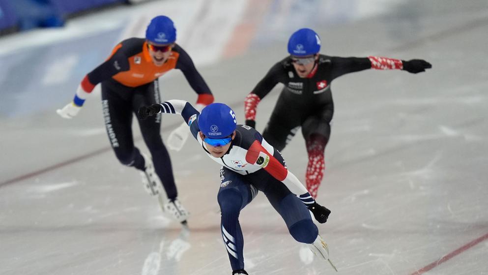빙속 정재원, 3차 월드컵 매스스타트 은메달…박지우는 동메달