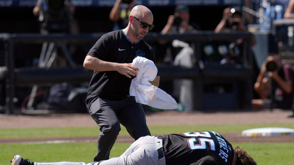 물통 잡다 손 다치고 욕실가다 골절…올해 MLB 황당 부상