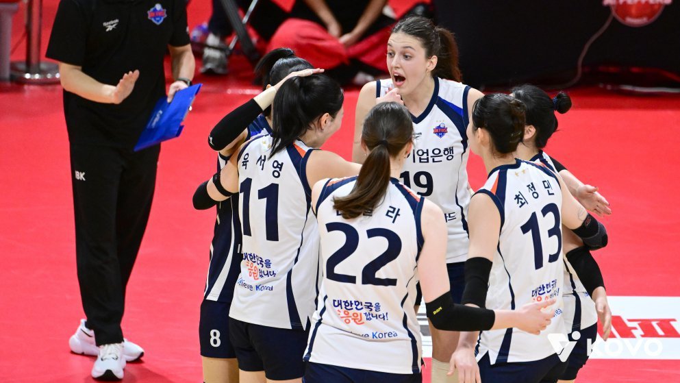 ‘블로킹 15개’ IBK, 페퍼저축은행 3-1 제압…4위 도약