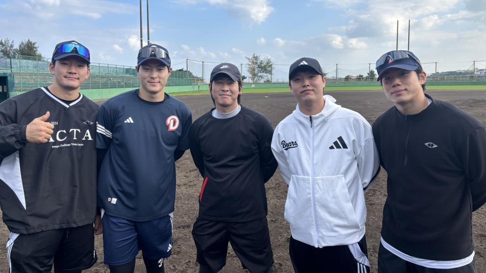 ‘80억 FA’ 두산 박찬호, 후배들과 일본 오키나와 미니 캠프