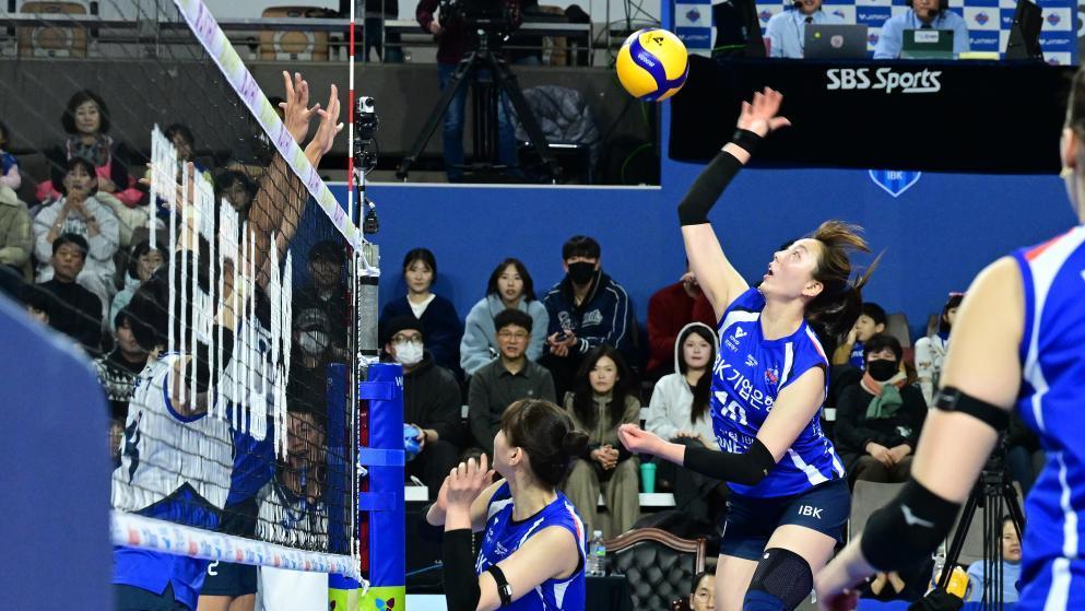 0-2 → 3-2 뒤집은 IBK기업은행, 4연승으로 4위 도약…‘봄 배구’ 보인다