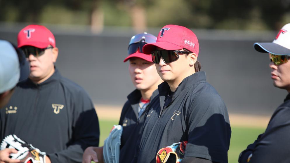 한겨울 외딴섬서 이빨 가는 호랑이