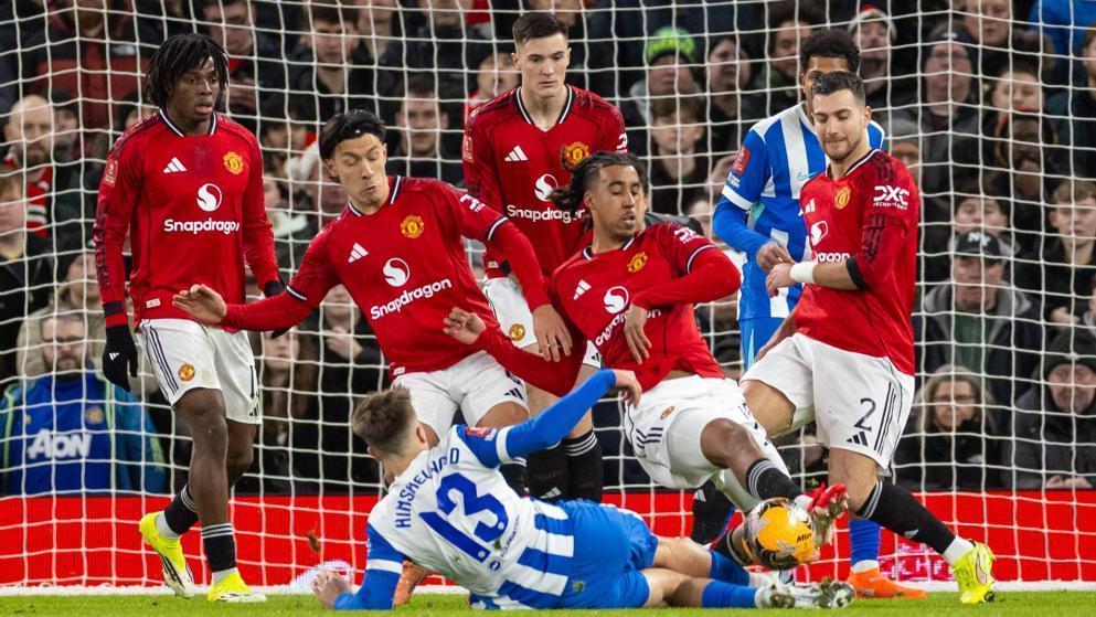 ‘명가’ 맨유, FA컵 1회전 탈락 수모… 111년만에 시즌 최소경기