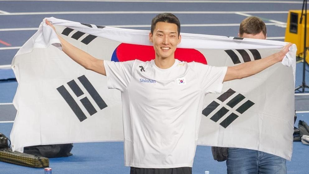 높이뛰기 우상혁, 세계실내육상선수권서 2m26 넘어 공동 3위