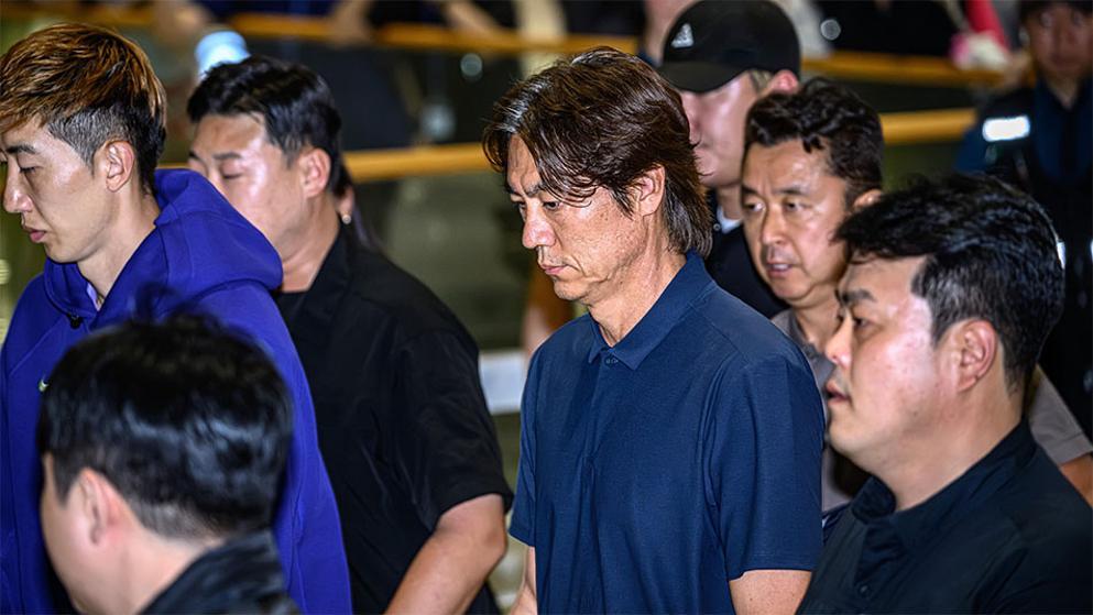 정몽규에 ‘분노의 개껌’…홍명보엔 “연봉 반납하고 나가”
