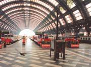 伊 철도파업 텅빈 역