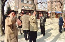북한인 감시눈초리
